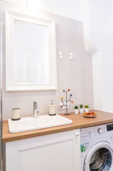 Central And Comfy 2Bdr Apartment Near Parliament Belgrad Exterior foto