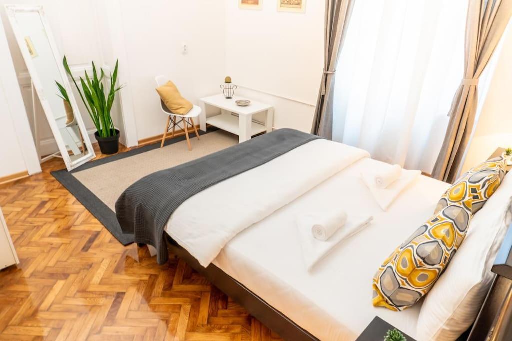 Central And Comfy 2Bdr Apartment Near Parliament Belgrad Exterior foto