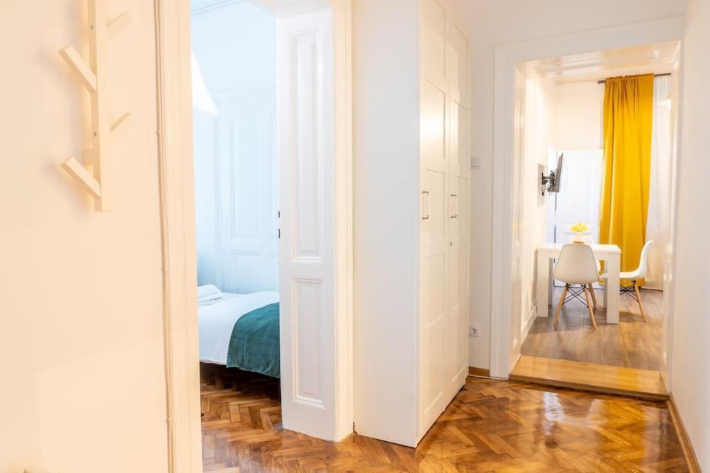 Central And Comfy 2Bdr Apartment Near Parliament Belgrad Exterior foto